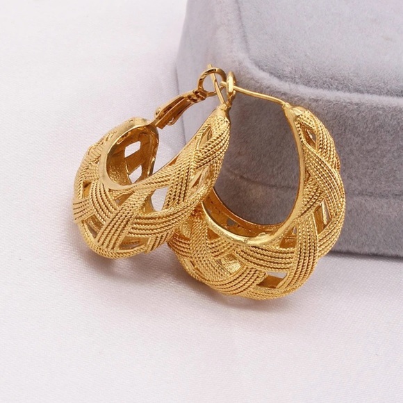 New Huggies Hoop Earrings earrings, Hoop Earrings, Hoop Earrings, Statement Hoop - Picture 5 of 9